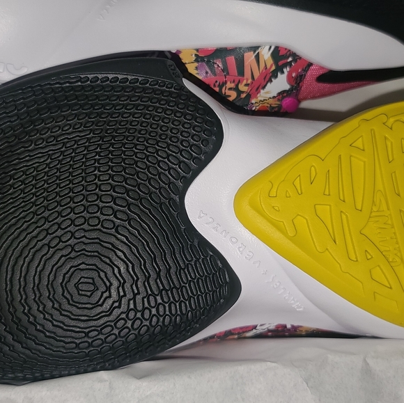 Nike Sneakers - Picture 5 of 17